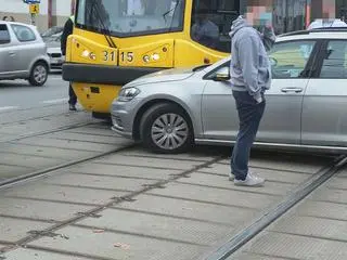 Zderzenie tramwaju z samochodem