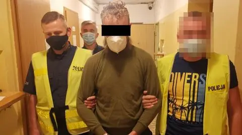 Paweł B. został zatrzymany kilka ulic od miejsca zdarzenia. Schował się przed mundurowymi w krzakach i udawał nieprzytomnego 