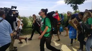 Z plecakami, mapami i planszami z nazwami miast - studenci rozpoczęli Summer Race 2013