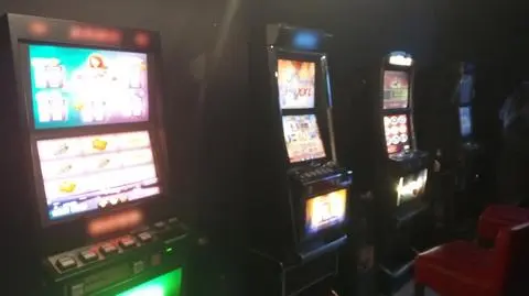 Salon gier, a w nim nielegalne automaty. Zarzuty dla pracownika i graczy