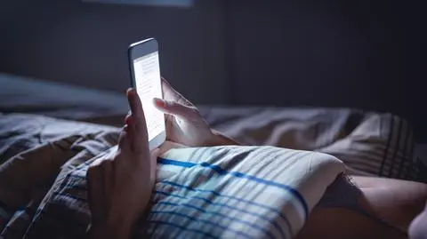 telefon smartfon komorka shutterstock_1460722856