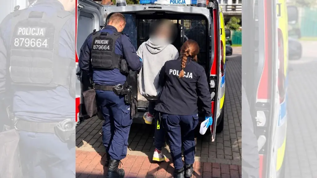 Zaatakował policjantów nożem