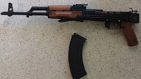 Zabezpieczona przez policjantów replika broni