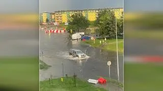 Zalane rondo po burzy w Białej Podlaskiej 