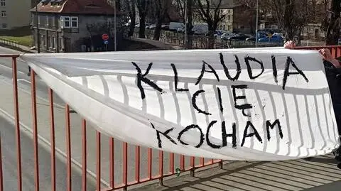 Wyznał miłość na prześcieradle. Gdy je rozwieszał, dostał mandat