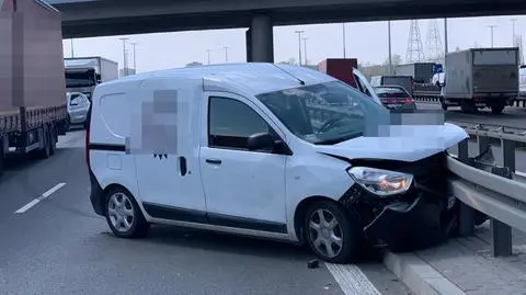 Trasa S8: zderzenie dwóch aut i ogromne korki