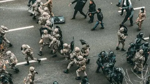Pekin popiera tłumienie protestów w Kazachstanie. I oferuje "konieczne wsparcie"                       