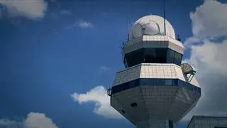 Wieża kontroli lotów na Lotnisku Chopina