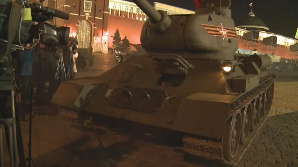 Czołg T-34 uległ awarii podczas próbnej defilady