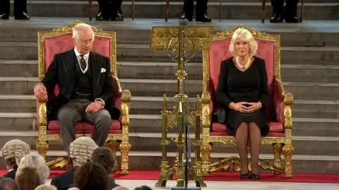 Karol III w Pałacu Westminsterskim. Kondolencje od obu izb parlamentu