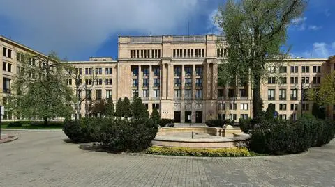 Urzędnicy Ministerstwa Finansów mieli wyłudzać VAT. "Coś takiego nie powinno się zdarzyć