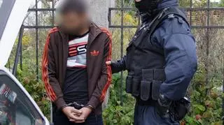 Kobieta i jeden z mężczyzn zostali oskarżeni o czerpanie korzyści z prostytucji