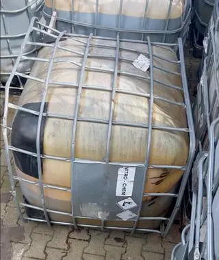 Napuchnięty mauzer z naklejką Nitro-Chemu