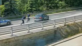 Policjanci oddali strzały w kierunku seata