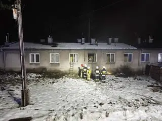 Pożar budynku wielorodzinnego przy ulicy Skalnej w Skarżysku-Kamiennej