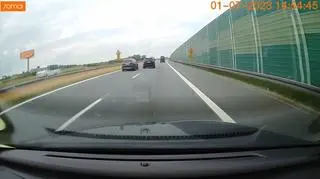 Niebezpieczne manewry na A1. Najpierw wyprzedził z prawego pasa, potem tamował drogę