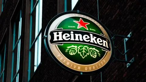 Heineken obiecywał, że opuści Rosję. Teraz tłumaczy się z nowych inwestycji