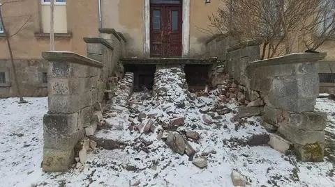 Skradzione schody w Rząśniku