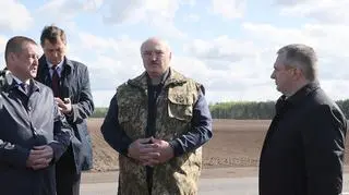 Alaksandr Łukaszenka zwiedza obwód homelski. Zdjęcie z 28 kwietnia 
