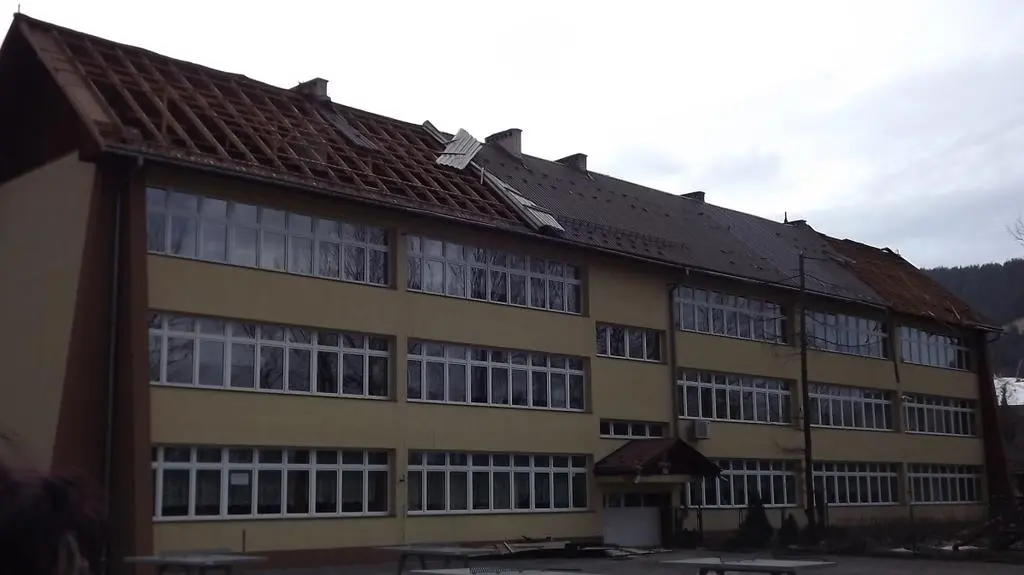 Teren szkoły jest zabezpieczony