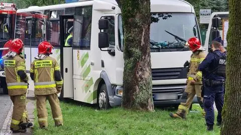 Zakopane. Bus wjechał w drzewo. 10 osób rannych, w tym czworo dzieci