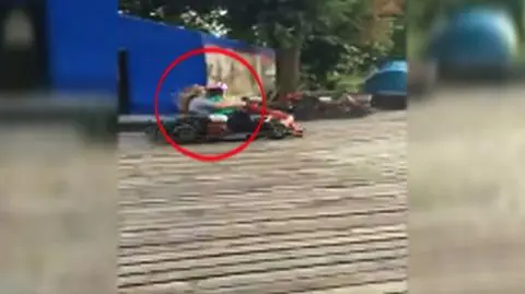 Dziewczyna oskalpowana na torze kartingowym. Właściciel toru usłyszał zarzut
