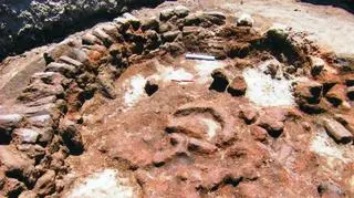 Oryginalną instalację odkryto w 2000 roku, nosi nazwę W47