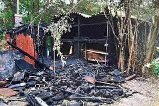 Płonęły pustostany i stodoły