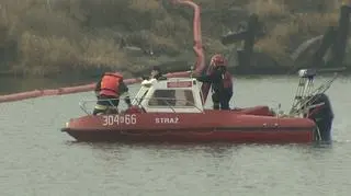 Informacje o plamie płynąca Wisłą straż pożarna otrzymała około godziny 8 rano