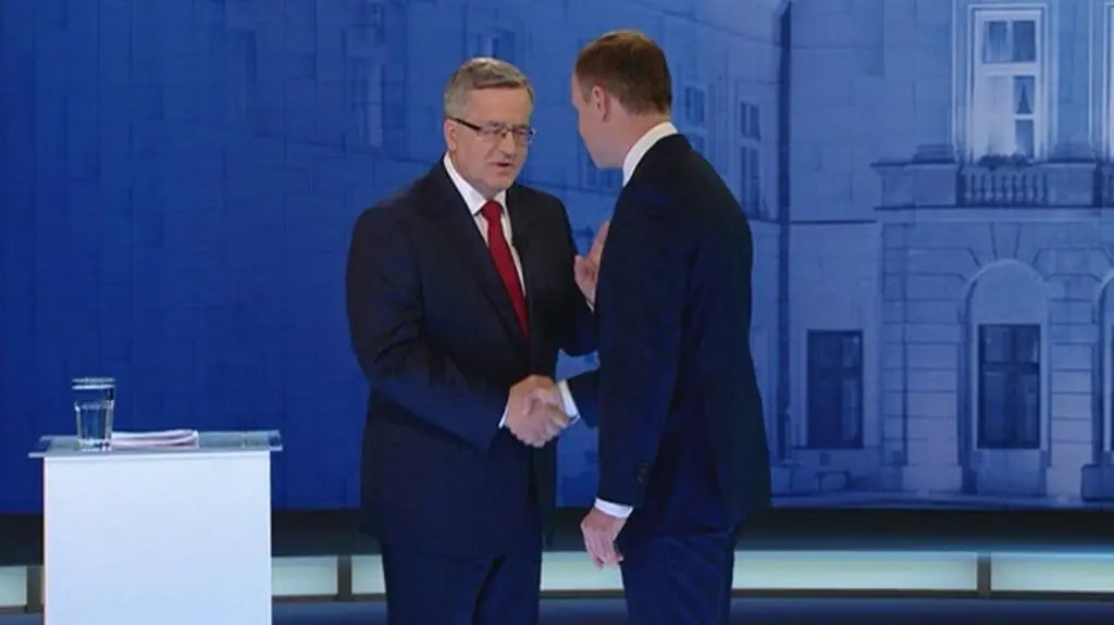 Uścisk dłoni kandydatów na prezydenta