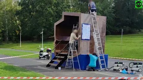 Ruszył remont "patriotycznej ławki" w Poznaniu