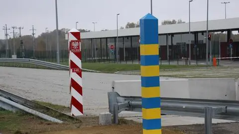Poland and other countries prepare to receive fleeing Ukrainians
