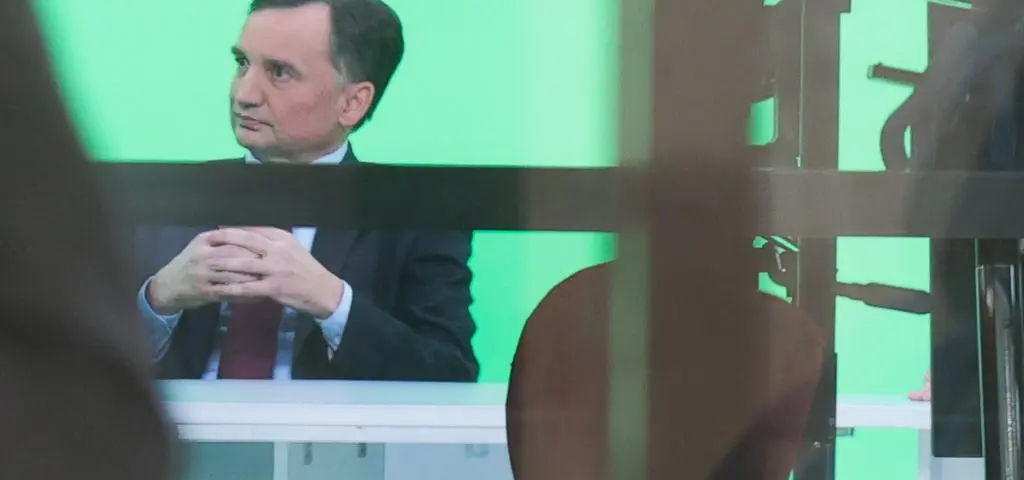Dwa miliony w cztery lata. To dlatego TV Republika pomaga Ziobrze uciekać?