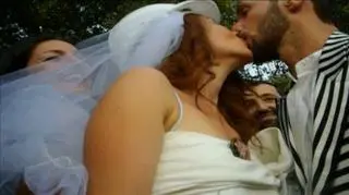 Ślub pary, któa poznała się na protestach, rozgromiła policja