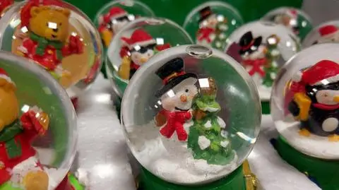 Szklana śnieżna kula została wymyślona przez przypadek? Nawet jeśli, to nie w 1900 roku