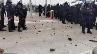Migrants threw rocks at the police and security services