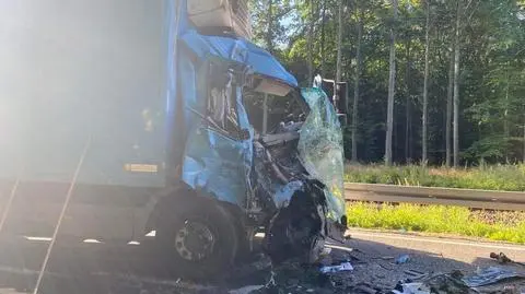 Pijany kierowca ciężarówki wjechał w tył autobusu, cztery osoby poszkodowane