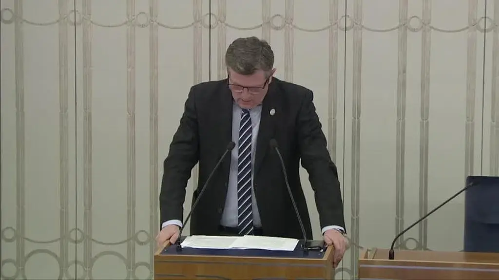senat 1