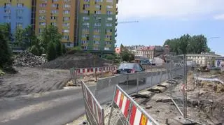 Tam, gdzie stała hala targowa, jest droga tymczasowa