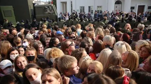 "Wleczono kobiety, uderzono jedną z nich, polała się krew"