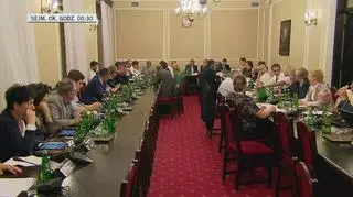 "Proszę, żeby odpowiadał pan na pytania"
