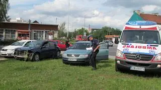 3 osoby ranne w wypadku na Hermanowskiej. To skutek zderzenia i dachowania do jakiego doszło w piątek po południu.