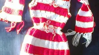 Jedna z kobiet wydziergała strój dla Poli, dziewczynki znalezionej przy drodze przez polskich żołnierzy