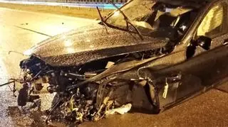 32-latek stracił panowanie nad samochodem, wypadł z drogi i uderzył w barierę energochłonną 