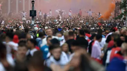 Dwa postępowania, długa lista wykroczeń. Anglicy mają problemy