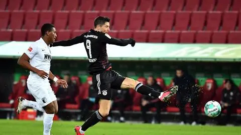 Słodko-gorzki wieczór Lewandowskiego. Strzelił gola, boisko opuścił z grymasem bólu