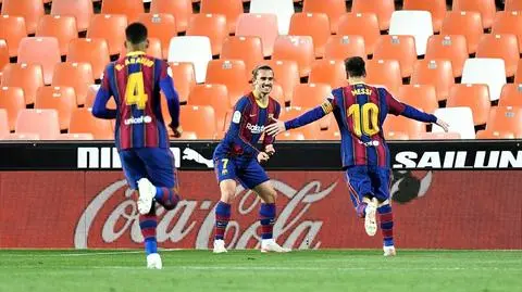 FC Barcelona wciąż walczy o tytuł. Pięć goli w Walencji