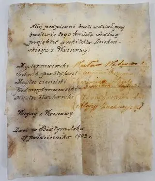 Karta jest już dość pożółkła, a miejsce gdzie widnieją podpisy wyblakłe