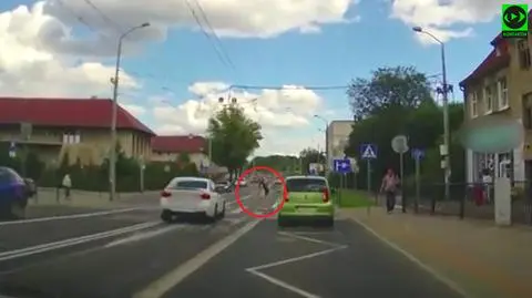 Była na środku jezdni, gdy na pasy z dużą prędkością wjechał samochód