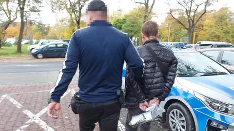 Z lady zniknął telefon. Dwie osoby zatrzymane. Przy jednej z nich policjanci znaleźli narkotyki